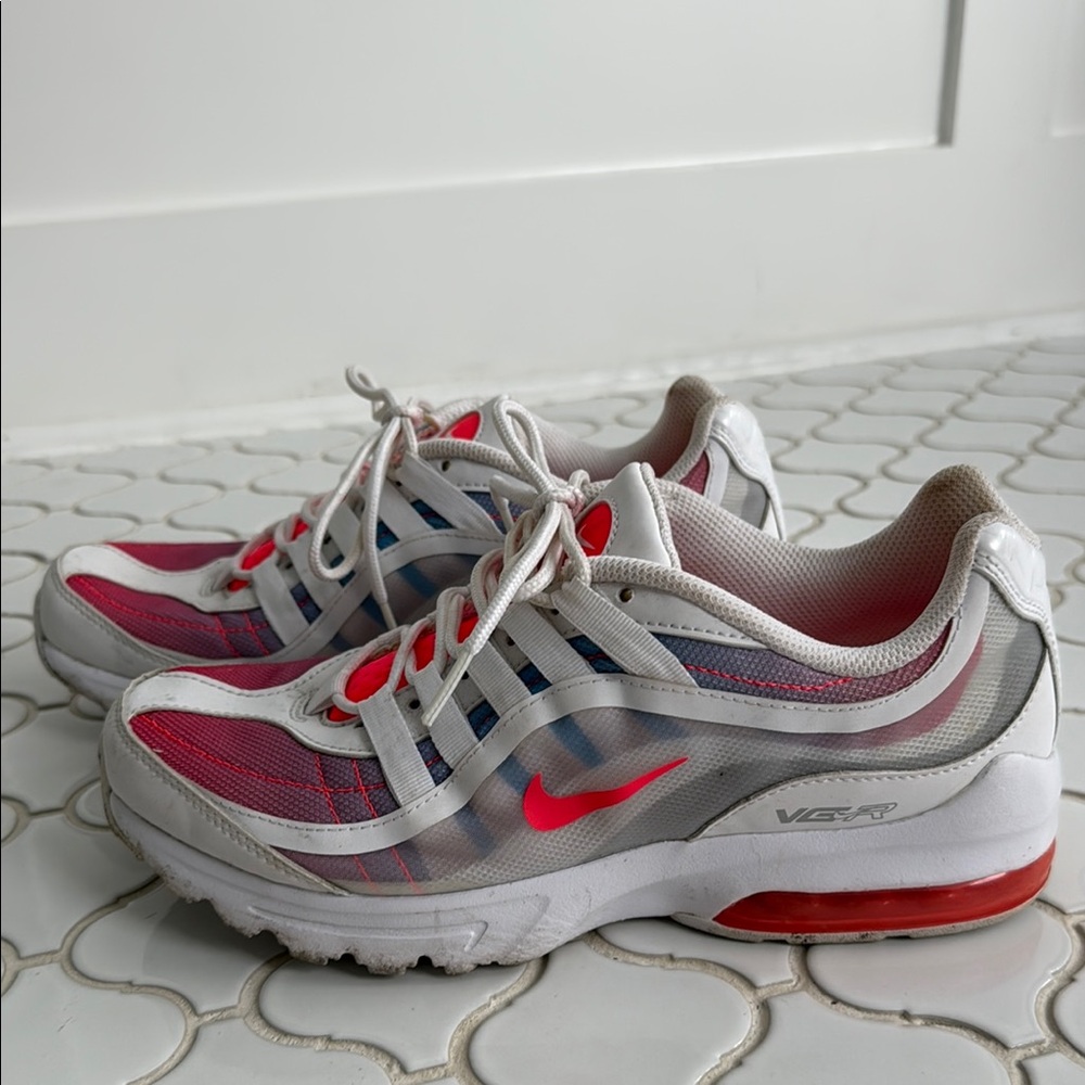 Nike White and Pink Athletic Shoes with Air Cushioning